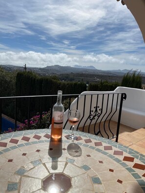 Outdoor dining - Private Pool, terrace vineyard views, BBQ, Table Tennis, 5 min car Beach/Town (Benitachell)