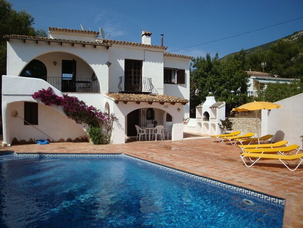 Outdoor pool - Private Pool, terrace vineyard views, BBQ, Table Tennis, 5 min car Beach/Town (Benitachell)