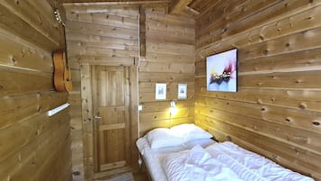 4 slaapkamers, een strijkplank/strijkijzer, reisbedje, gratis wifi