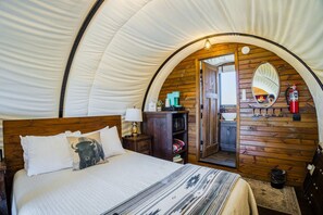 1 bedroom, travel crib, free WiFi, bed sheets