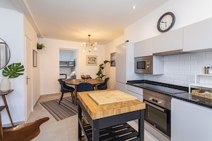 Fridge, microwave, oven, dishwasher - Casa Lobo - 2 bedrooms - Duplex (Faro)