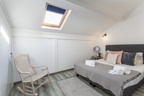 2 bedrooms, iron/ironing board, free WiFi, bed sheets