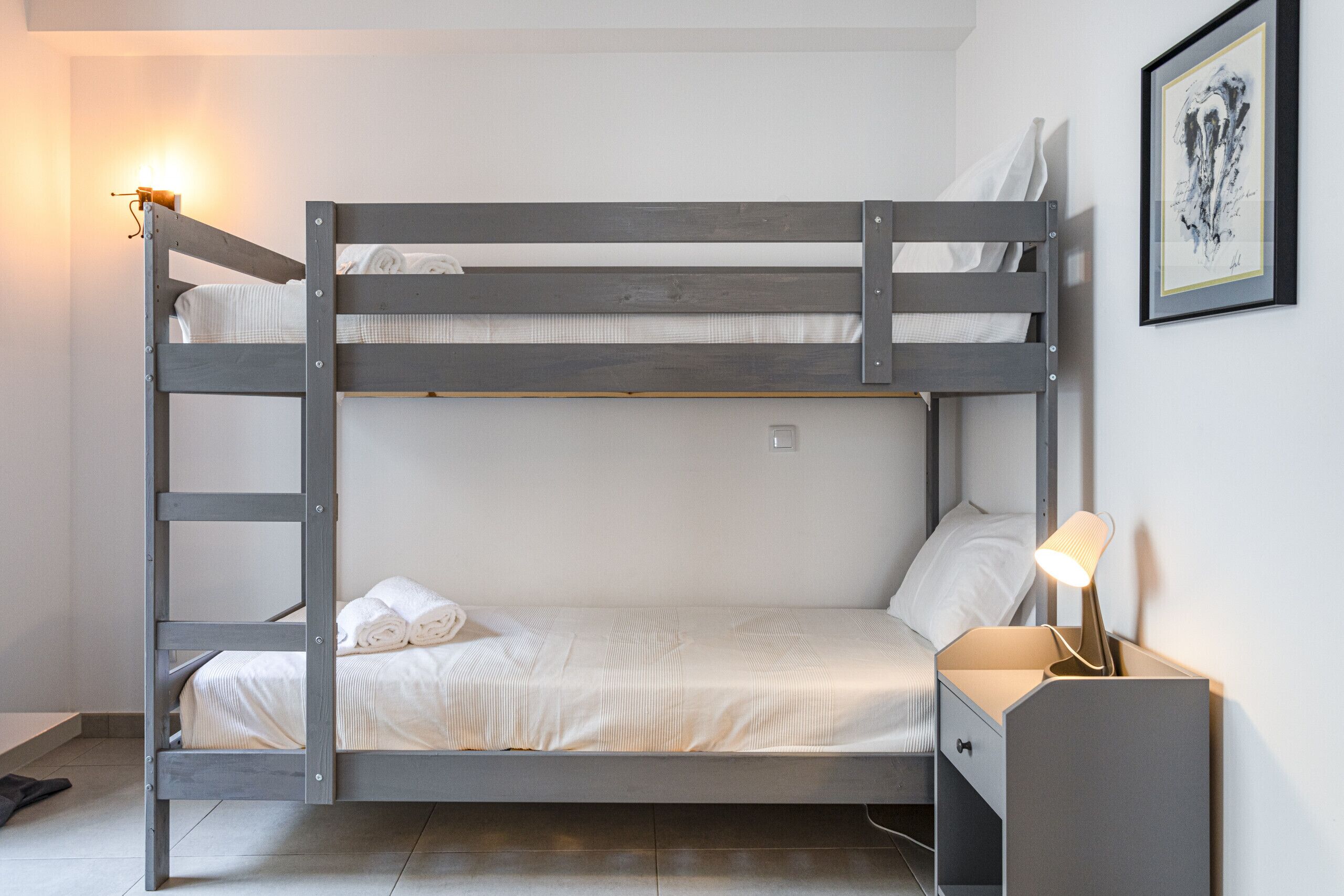 2 slaapkamers, een strijkplank/strijkijzer, gratis wifi, beddengoed