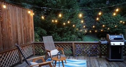 The Timberline - Sleeps 5, 2 Decks, Firepit, Hot Tub