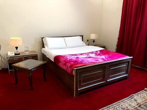 Soundproofing, free WiFi, bed sheets - Ghizer Blossom Inn Hotel (Drosh)