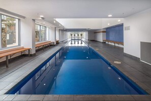 Indoor pool - Central 1-Bed with Parking, BBQ and Indoor Pool (Canberra)