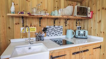 Cottage | Bếp riêng | Ấm điện, lò nướng bánh mì, dụng cụ nấu nướng/bát dĩa/dao nĩa