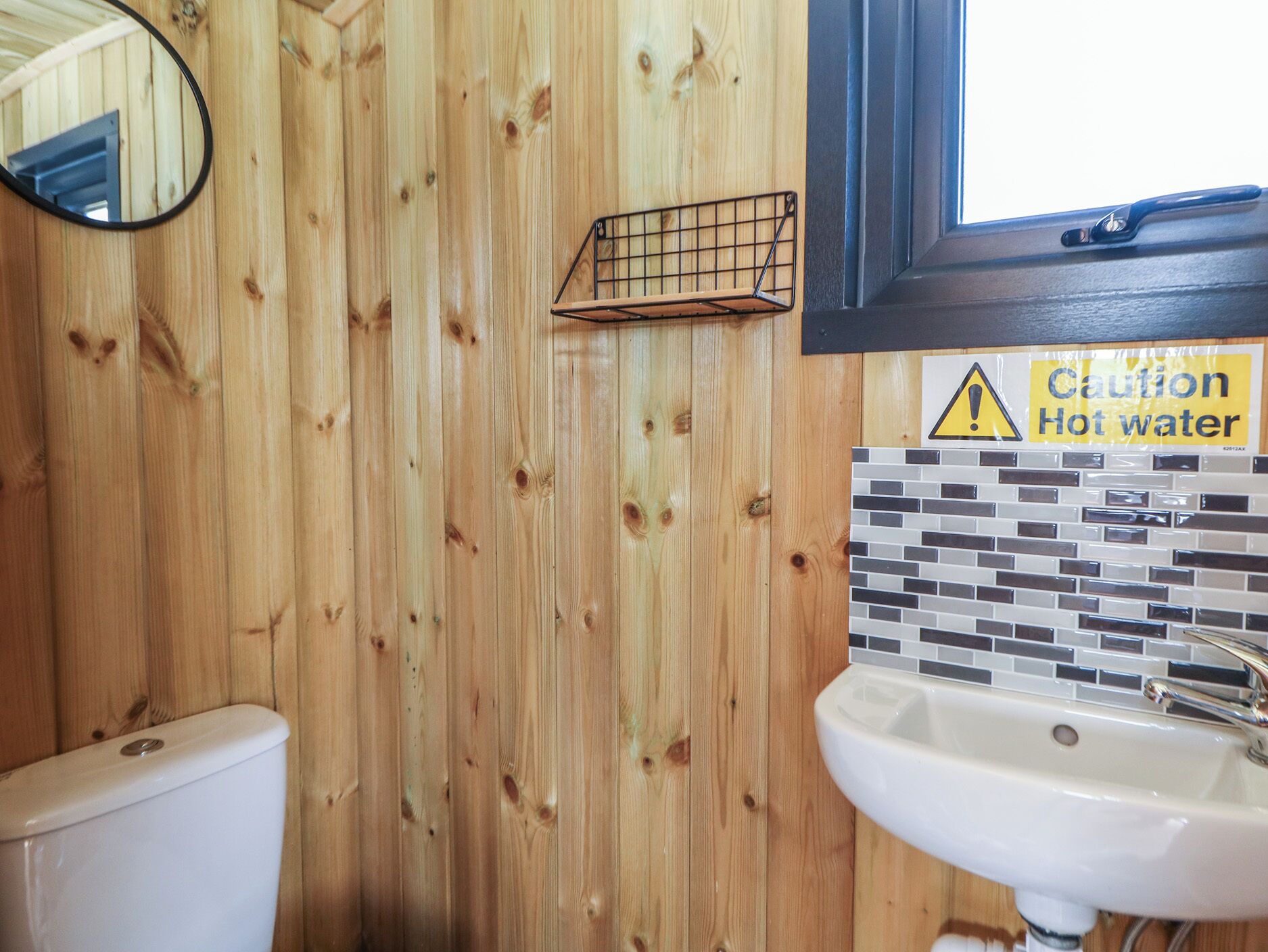 Cottage | Bathroom | Shower, toilet paper