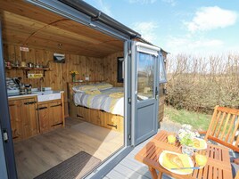 Cottage | 1 bedroom, individually decorated, individually furnished, free WiFi