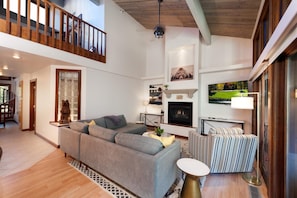 Smart TV, fireplace