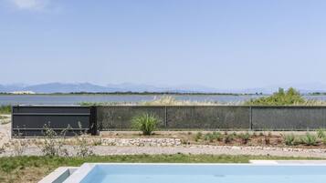 Piscina interna, 2 piscinas externas