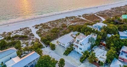 Charming Beachfront Bungalow with Sunset Views and Coastal Comfort