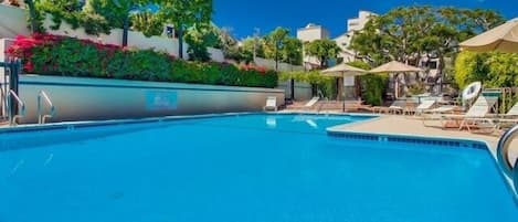 Apartamento, 2 habitaciones | Piscina | Una piscina climatizada