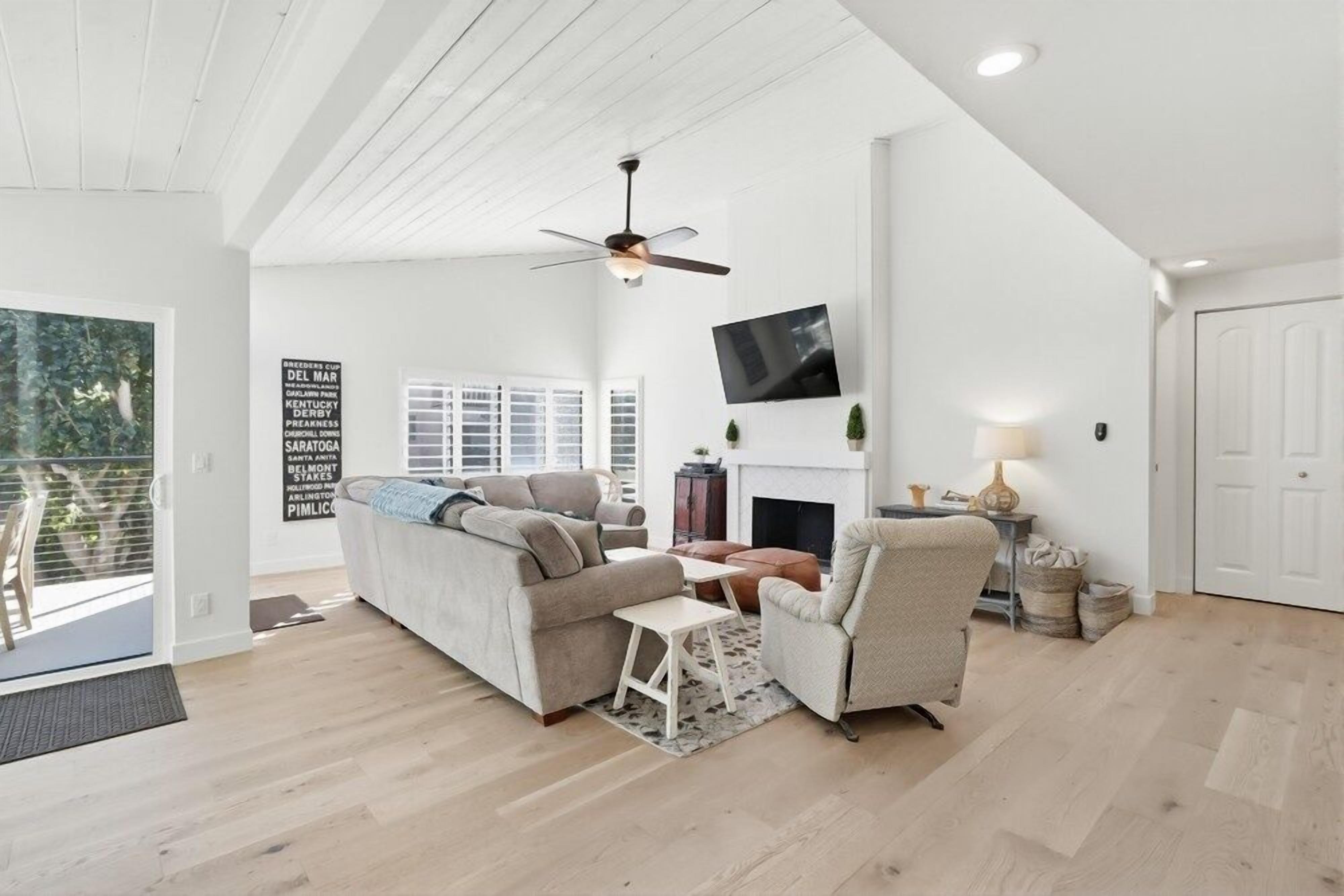 Condo, 2 Bedrooms | Living area | Smart TV