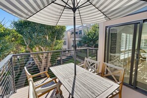 Condo, 2 phòng ngủ | Khu ẩm thực ngoài trời