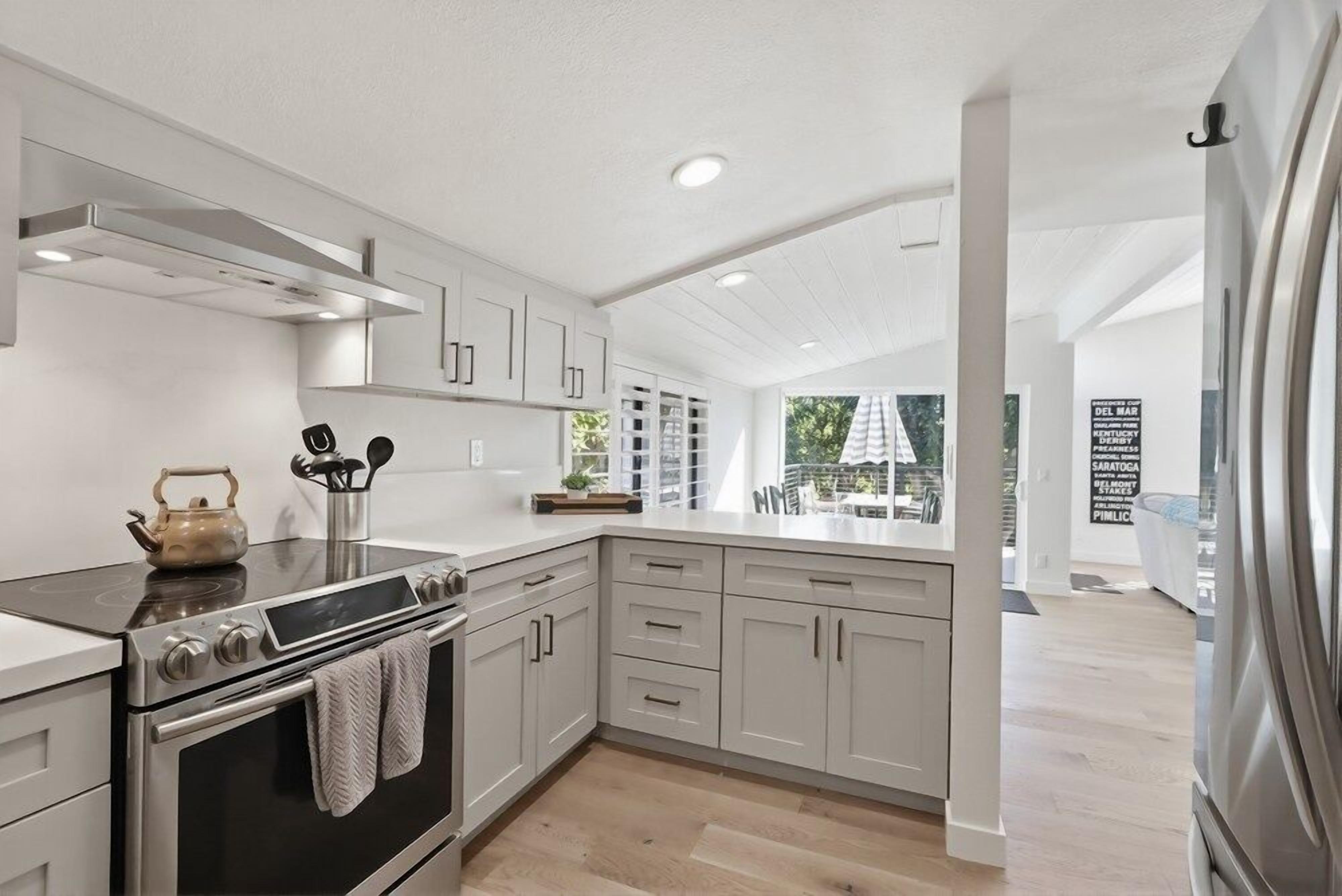 Condo, 2 Bedrooms | Private kitchen | Fridge, oven, coffee/tea maker, toaster