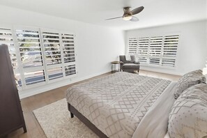 Condo, 2 habitaciones | 2 habitaciones, escritorio y espacio para trabajar con laptop 