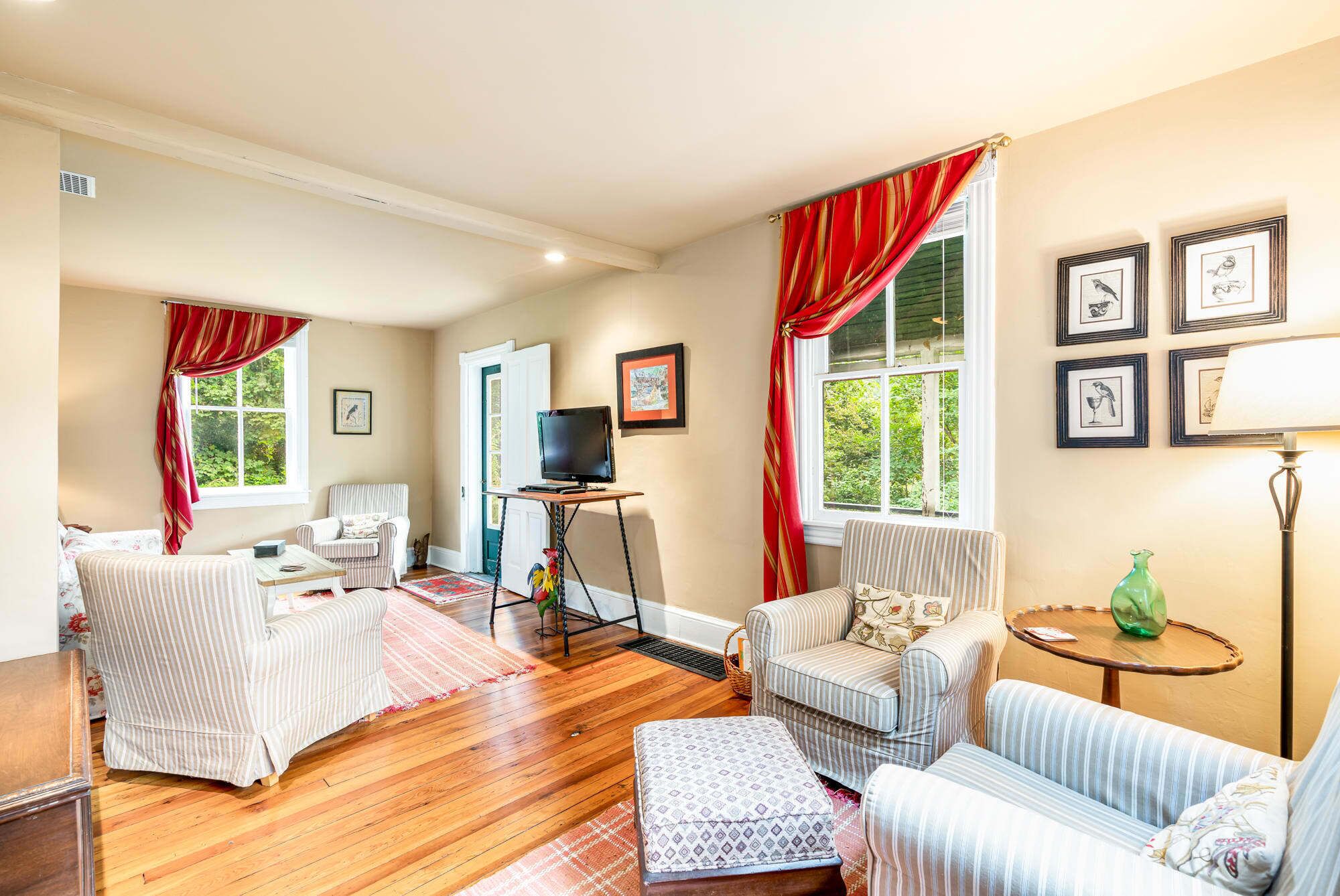 TV, DVD player, offices