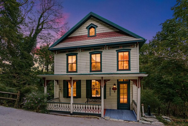 Exterior - Enchanting Cottage, walk to Downtown Harpers Ferry (Harpers Ferry)