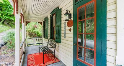 Enchanting Cottage, walk to Downtown Harpers Ferry