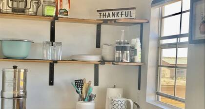 Quaint Tiny Home on Working Homestead-20 mins from Show Low!
