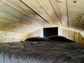 1 bedroom, bed sheets