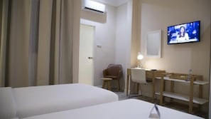 Hochwertige Bettwaren, Zimmersafe, Schreibtisch