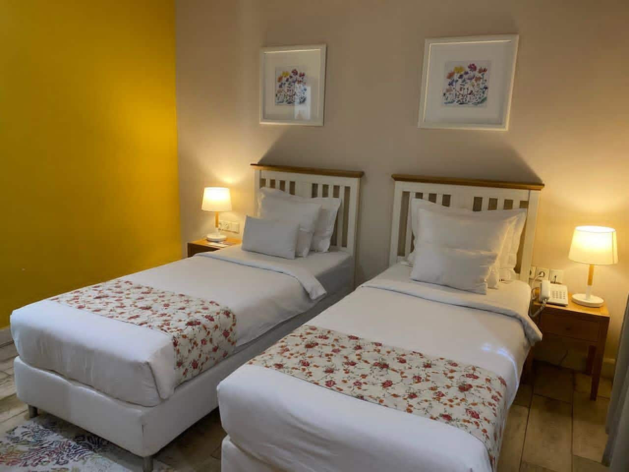 Economy Room, 2 Twin Beds | Premium bedding, in-room safe, desk, laptop workspace