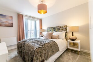 2 chambres, fer et planche à repasser, accès à Internet