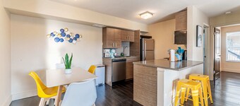 Peaceful 2BR king beds suite next to Downtown