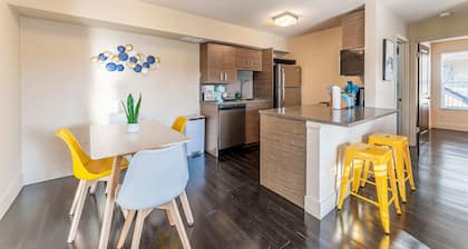 Peaceful 2BR king beds suite next to Downtown