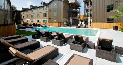 Peaceful 2BR king beds suite next to Downtown