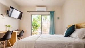 1 bedroom, desk, WiFi (free), bed sheets