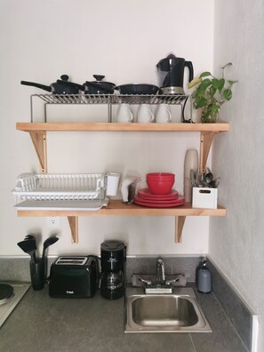 Cafeteira/chaleira, geladeira, cooktop, torradeira