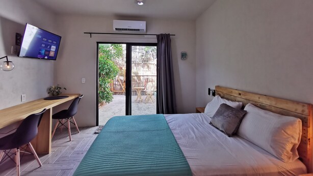 1 bedroom, desk, WiFi (free), bed sheets