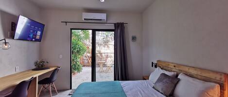 1 bedroom, desk, free WiFi, bed sheets