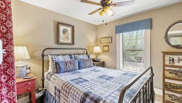 1 habitación, tabla de planchar con plancha, wifi y ropa de cama