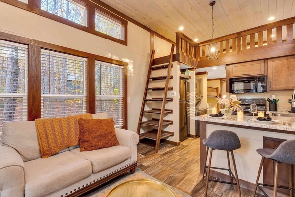 Interior - Dreamer at Mentone with Free Internet! (Mentone)