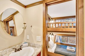 Douche, serviettes fournies