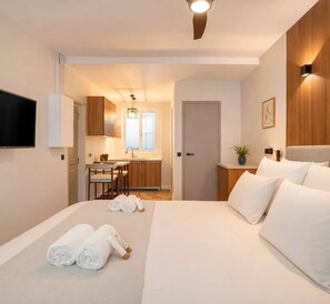 Fer et planche à repasser, lit parapluie, Wi-Fi, draps fournis