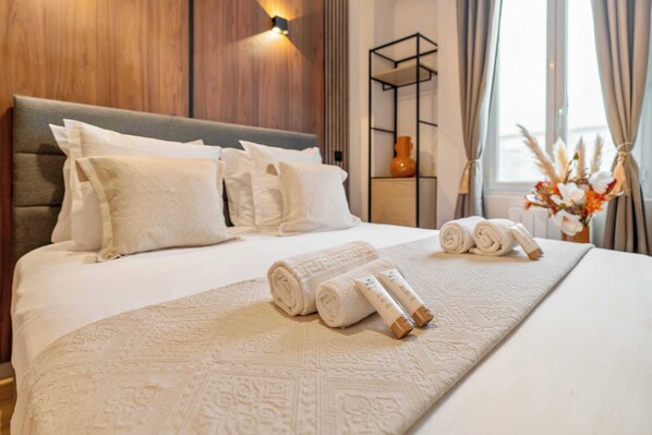 Iron/ironing board, travel cot, WiFi, bed sheets