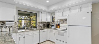 ONE BLOCK FROM SOUTH BEACH ACCESS, RESTAURANTS, PUTT PUTT AND MORE!