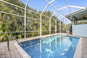 Outdoor pool, a heated pool - ONE BLOCK FROM SOUTH BEACH ACCESS, RESTAURANTS, PUTT PUTT AND MORE! (Marco Island)