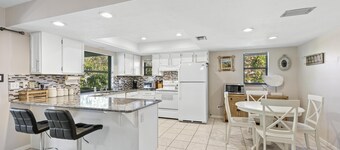 ONE BLOCK FROM SOUTH BEACH ACCESS, RESTAURANTS, PUTT PUTT AND MORE!