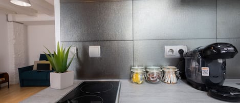 Refrigerador, microondas, horno, cafetera/tetera