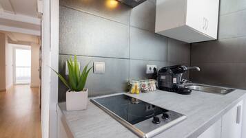 Fridge, microwave, oven, coffee/tea maker