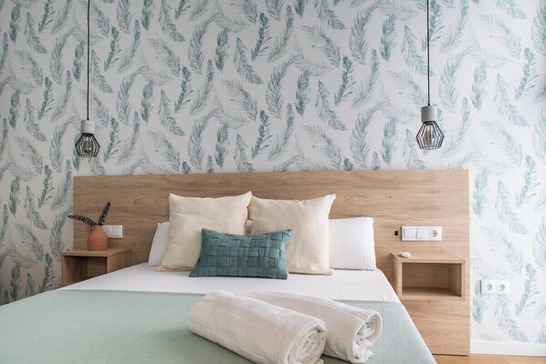 Iron/ironing board, free WiFi, bed sheets