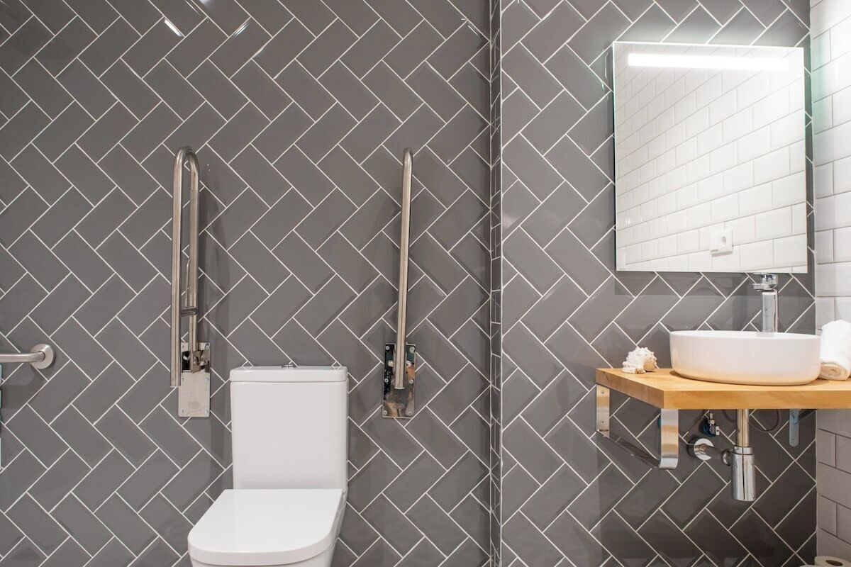 Een douche, een haardroger, handdoeken