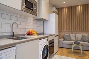Refrigerador, microondas, horno y lavavajillas 