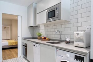 Fridge, microwave, oven, dishwasher